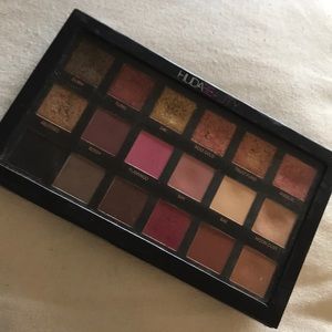 Huda Beauty Rose Gold Edition Palette
